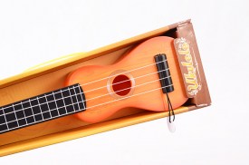 Ukelele juguete madera (1).jpg